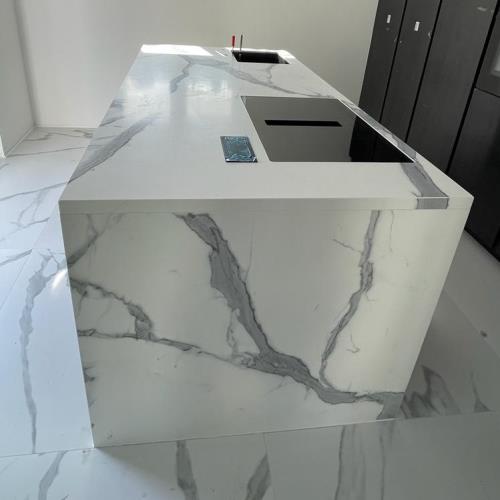 Keukenblad en vloer wit marmer