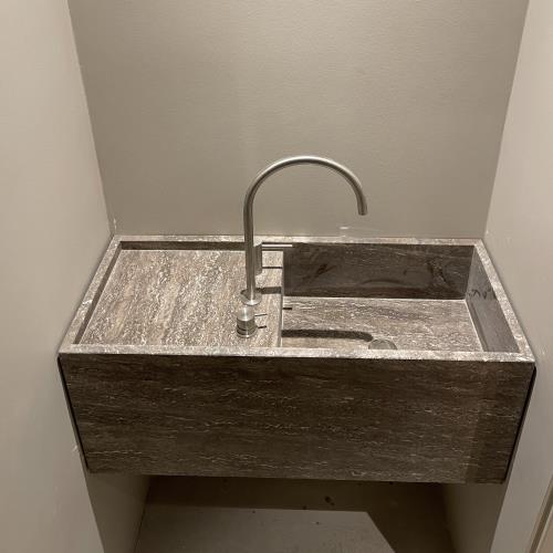 natuursteen wastafel met kraan